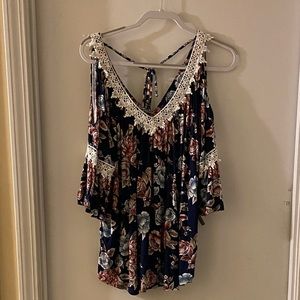 Cold shoulder top. Size 2XL.